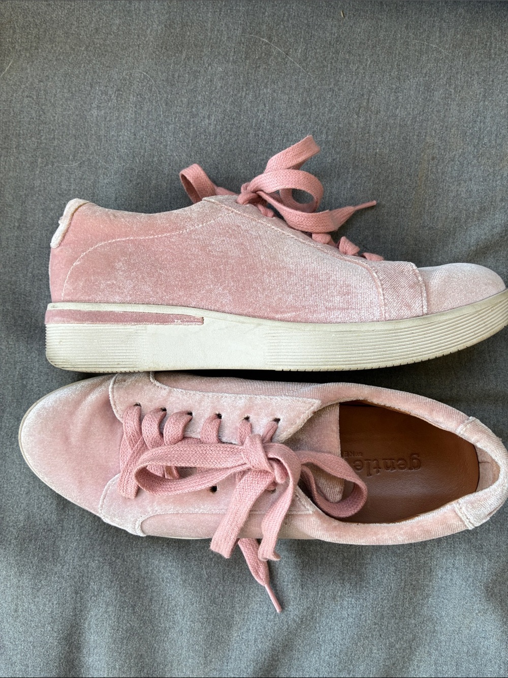 Gentle Souls Haddie Pink Velvet Low-Top Lace-Up Sneakers, SZ:6